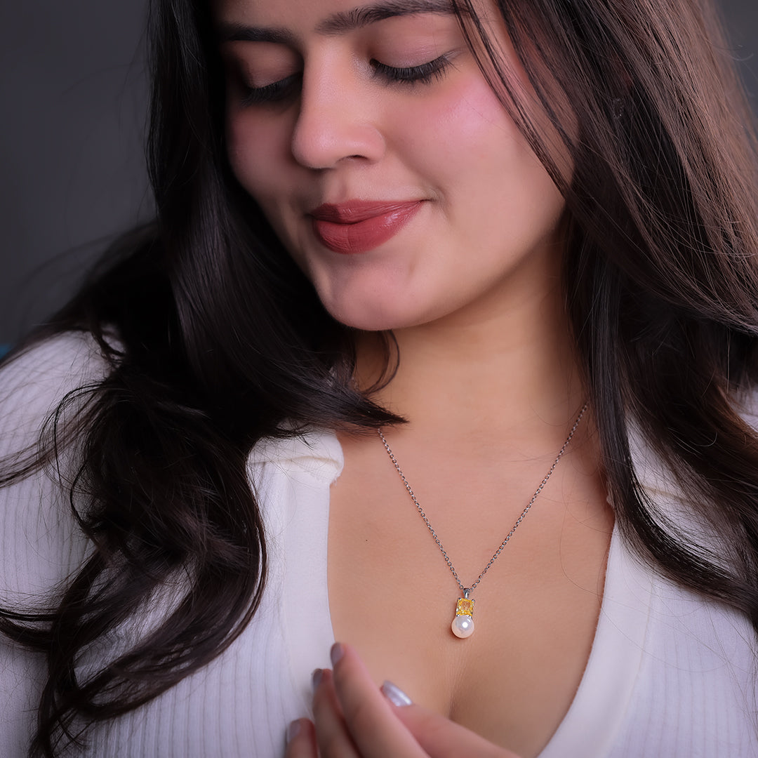 Golden Glow Sapphire Pearl Necklace